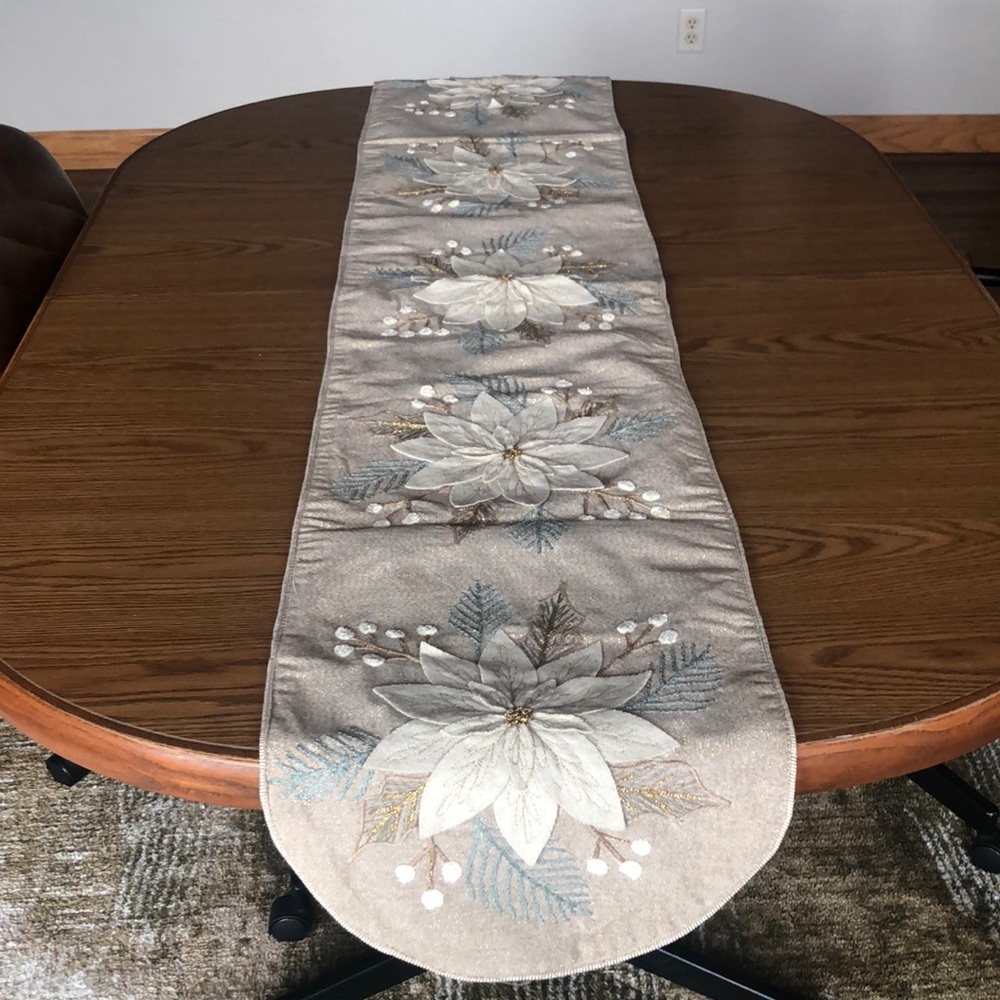 Artisan de Luxe Home gold sparkle 3D Floral table runner
